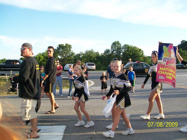 2009 Parade - Winfield Cheer